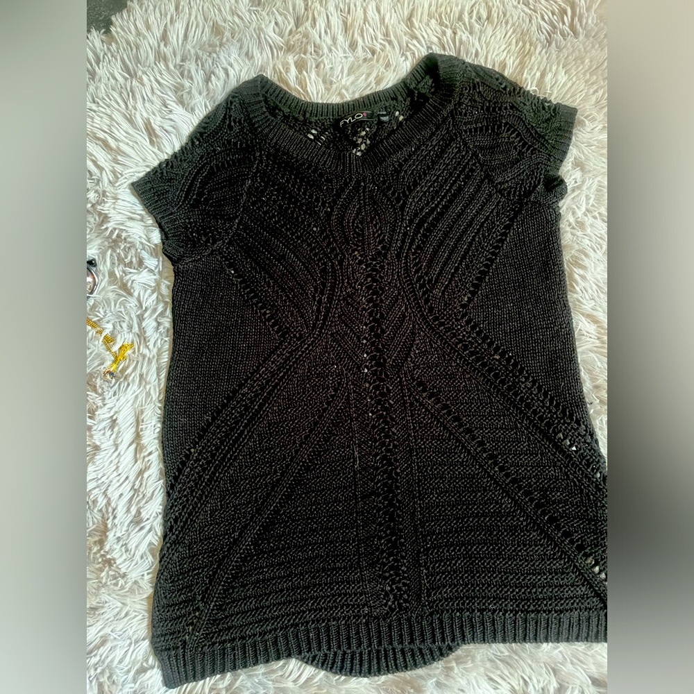 FLYO Black sweater asymmetrical hem size small